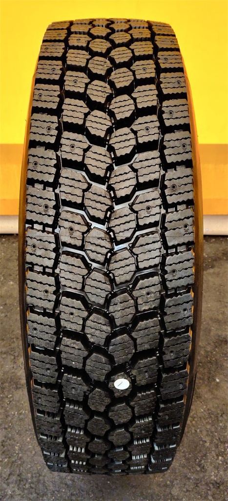 315/80R22.5 156/150L KA PINNOITETTU NOKTOP E2 SIS. 1 MICHELIN RUNKO DRIVE